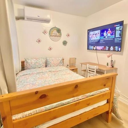 Pink Cozy House 2 Bedrooms Роузмийд Екстериор снимка