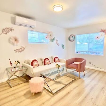 Pink Cozy House 2 Bedrooms Роузмийд Екстериор снимка