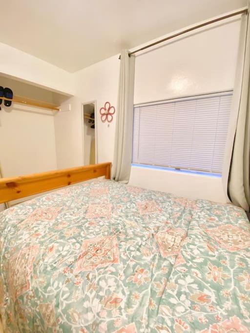 Pink Cozy House 2 Bedrooms Роузмийд Екстериор снимка