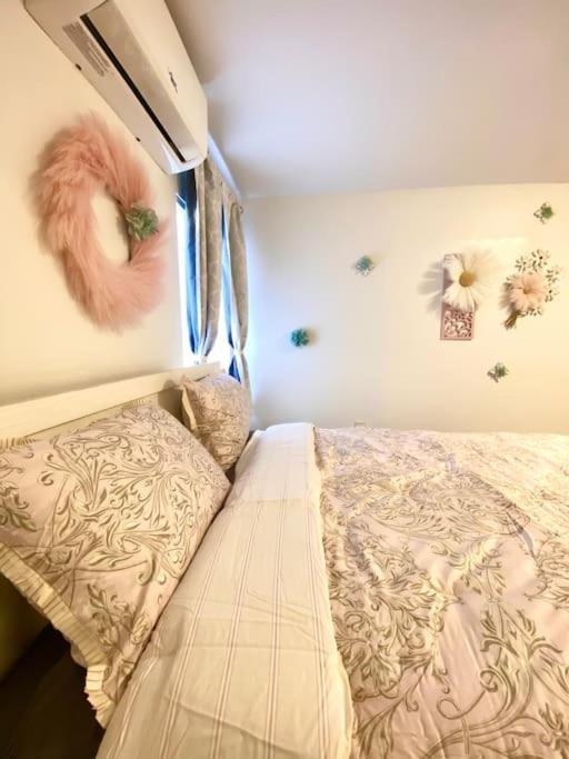 Pink Cozy House 2 Bedrooms Роузмийд Екстериор снимка