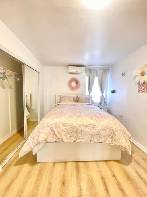Pink Cozy House 2 Bedrooms Роузмийд Екстериор снимка