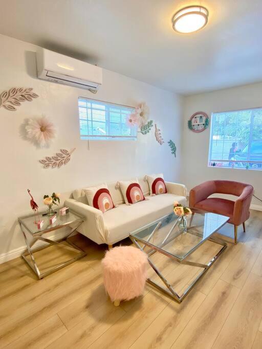 Pink Cozy House 2 Bedrooms Роузмийд Екстериор снимка