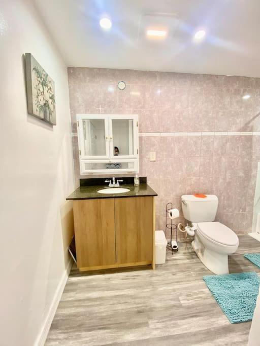 Pink Cozy House 2 Bedrooms Роузмийд Екстериор снимка