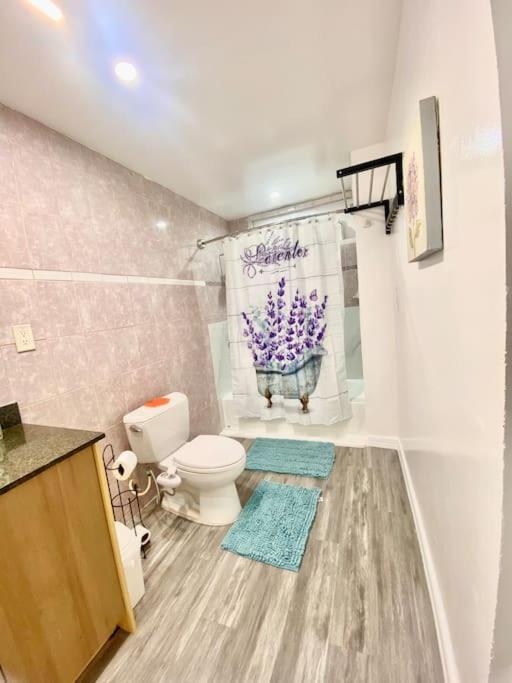 Pink Cozy House 2 Bedrooms Роузмийд Екстериор снимка
