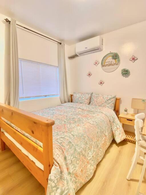 Pink Cozy House 2 Bedrooms Роузмийд Екстериор снимка
