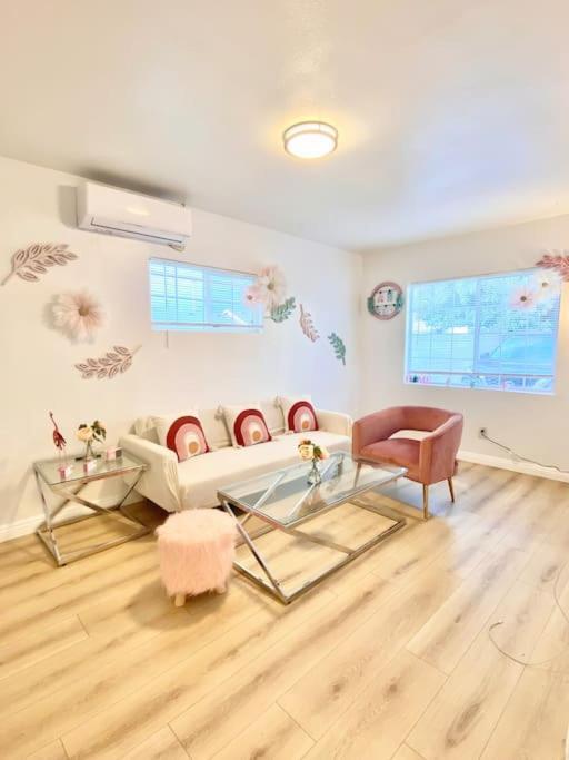 Pink Cozy House 2 Bedrooms Роузмийд Екстериор снимка